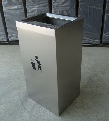 您知道輕軌上面為什么沒有垃圾桶嗎？